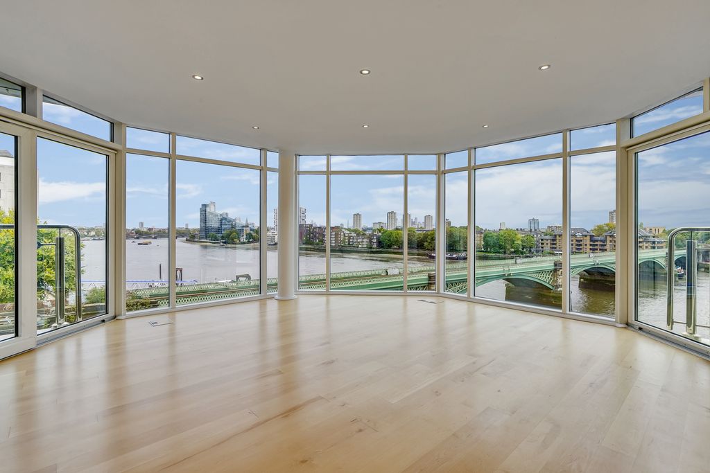 Property photo 1 of 18 Photo 3