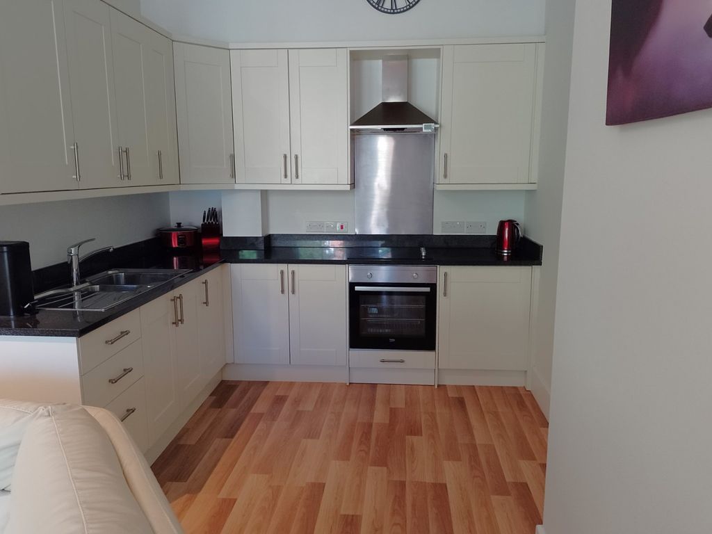 Property photo 3 of 14 Kitchen