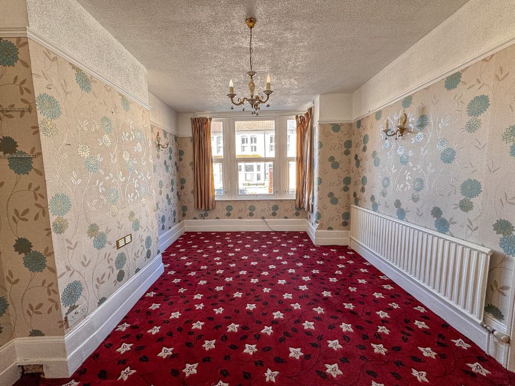 Property photo 2 of 20 5062356
