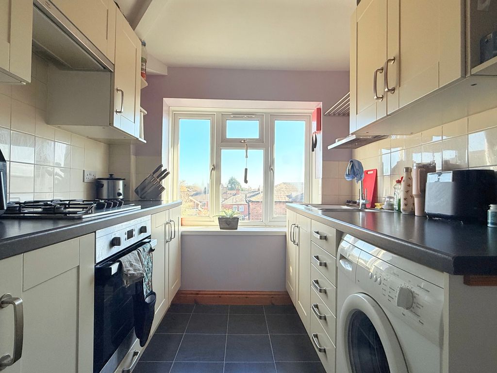 Property photo 2 of 9 Kitchen