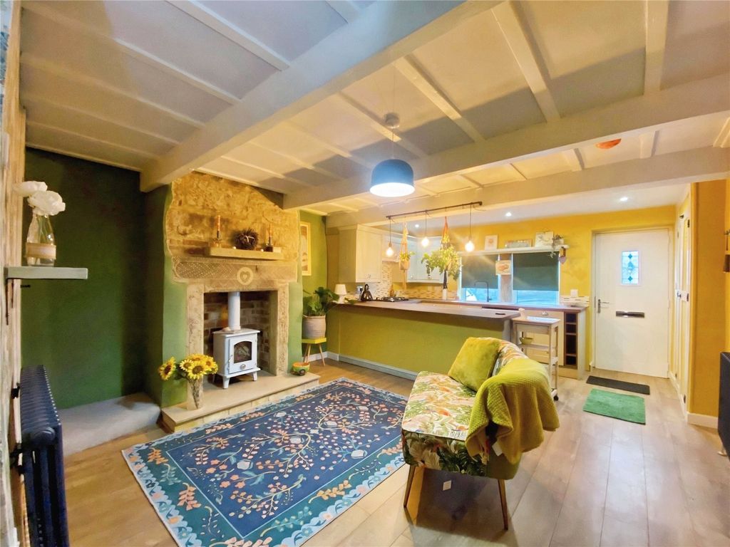 Property photo 2 of 16 Picture No. 17