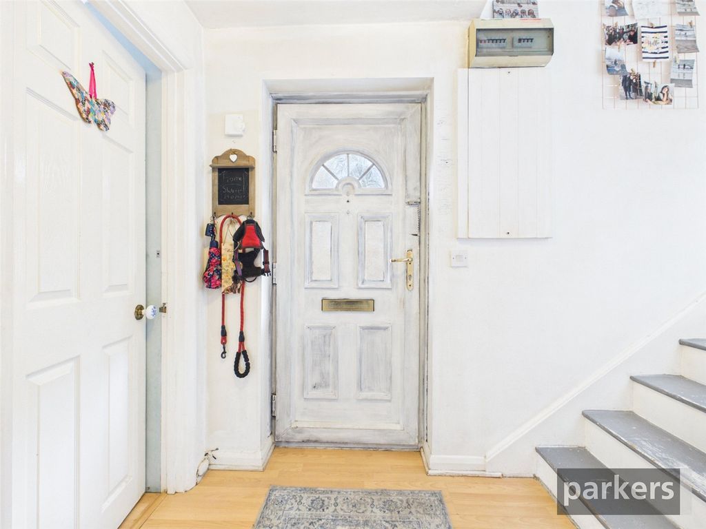 Property photo 2 of 20 Entrance Hallway