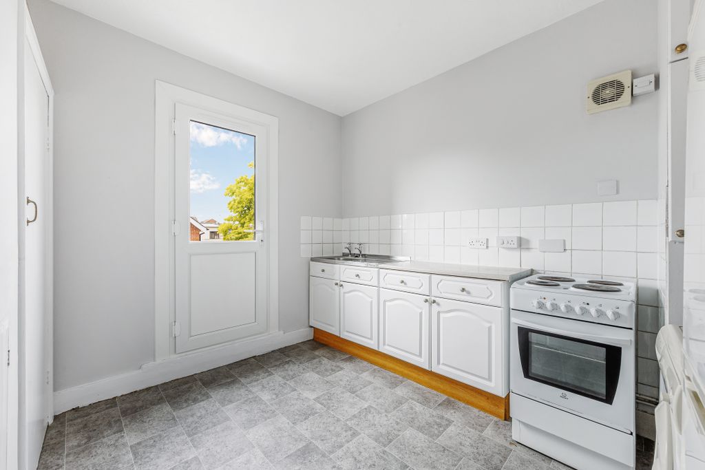 Property photo 2 of 6 Kitchen