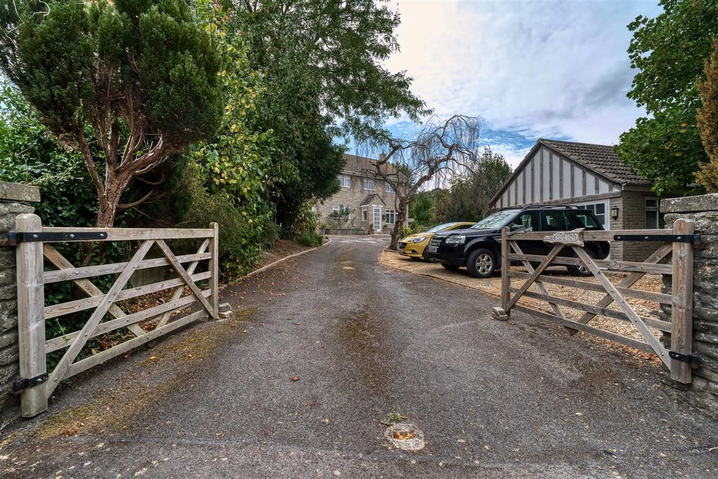 Property photo 2 of 12