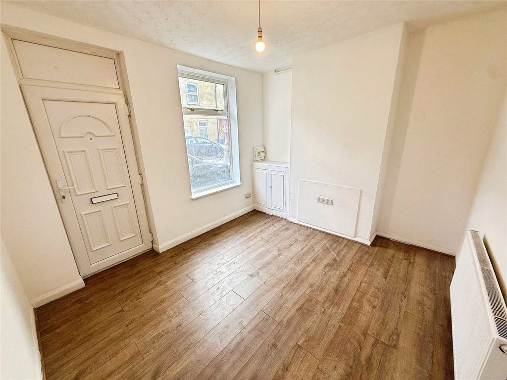 Property photo 2 of 12 Lounge