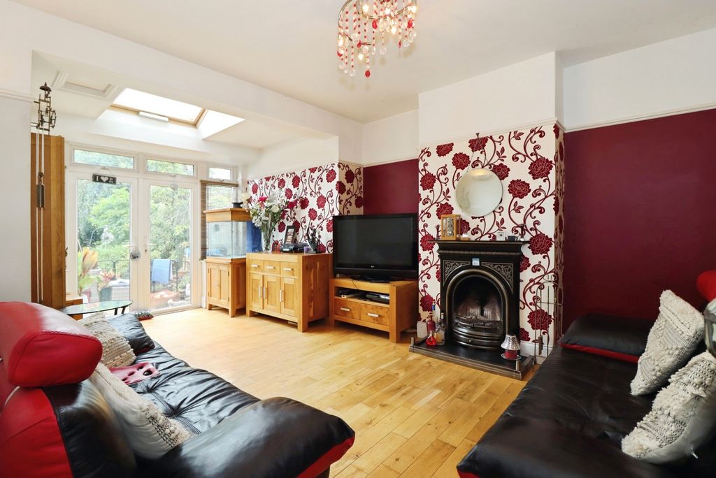 Property photo 3 of 21 Pbox-Img.Jpg