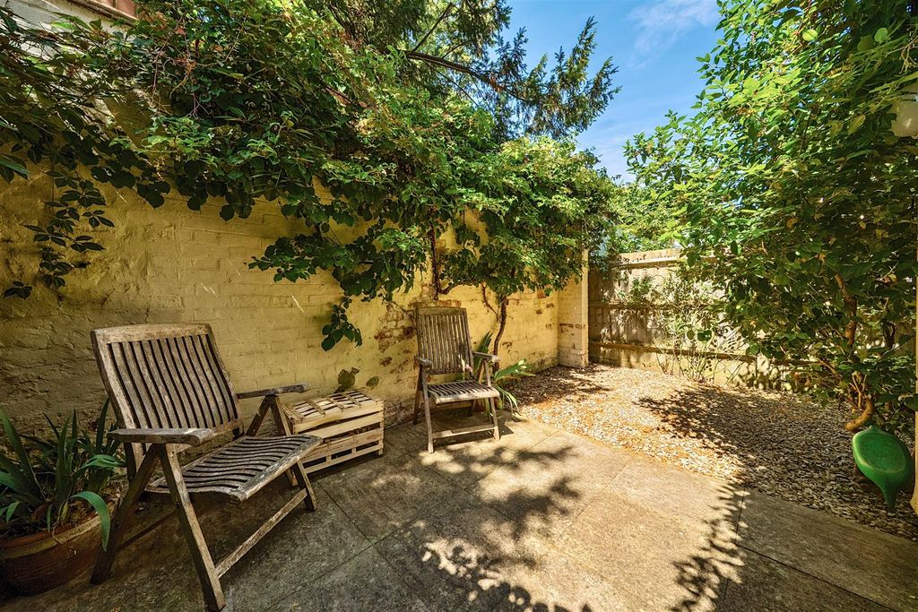 Property photo 3 of 18