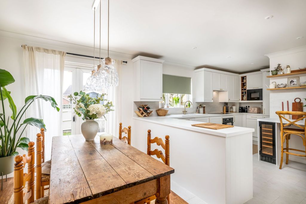 Property photo 2 of 25