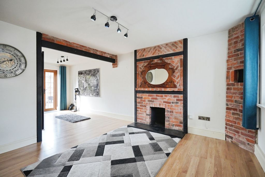 Property photo 2 of 19 Pbox-Img.Jpg
