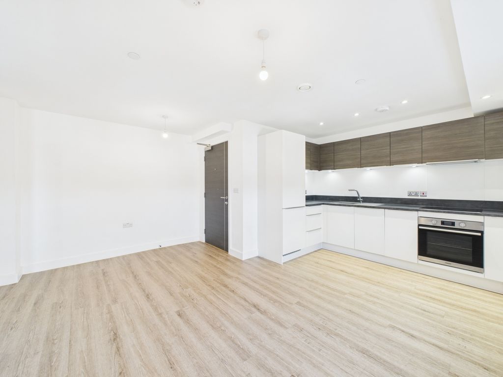 Property photo 2 of 6 Cam01909G0-Pr0317-Still003