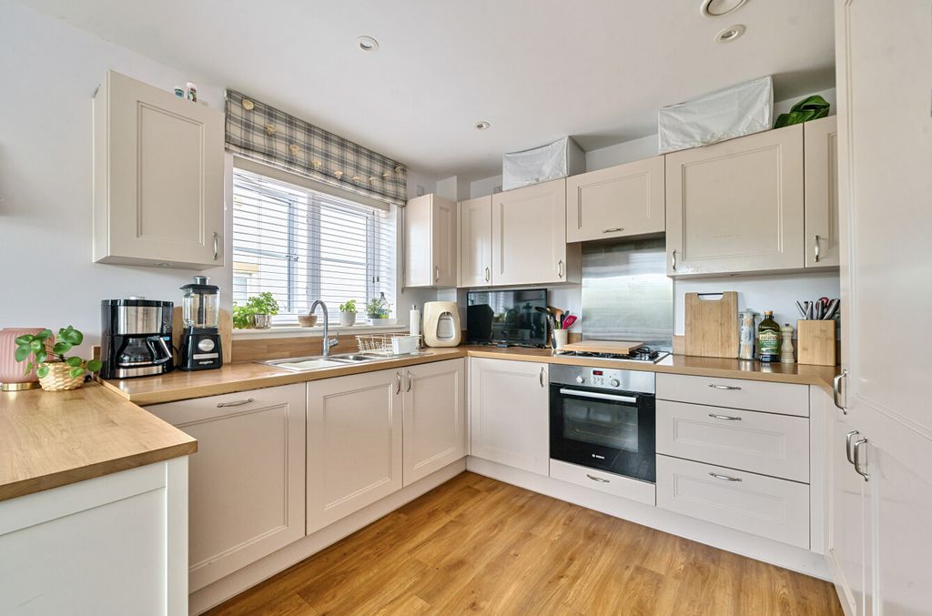 Property photo 2 of 21 1320118-17-686E6A...