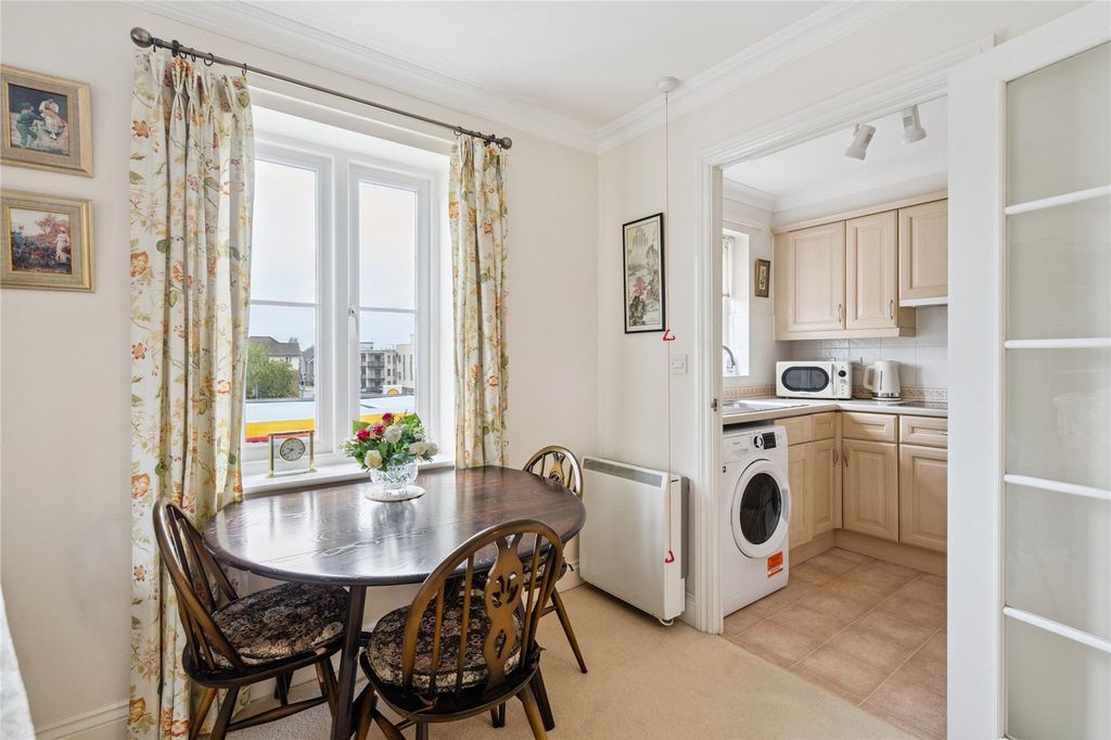 Property photo 3 of 19 Dining Area