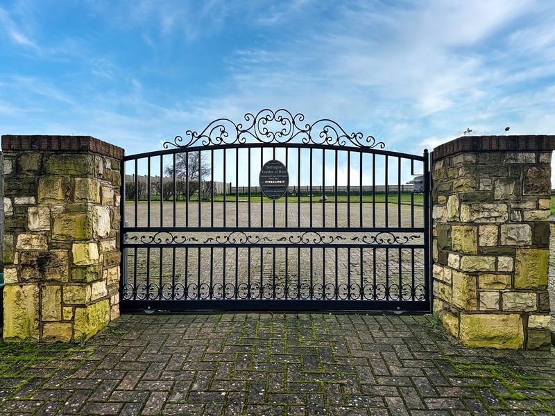 Property photo 3 of 8 Photo 2