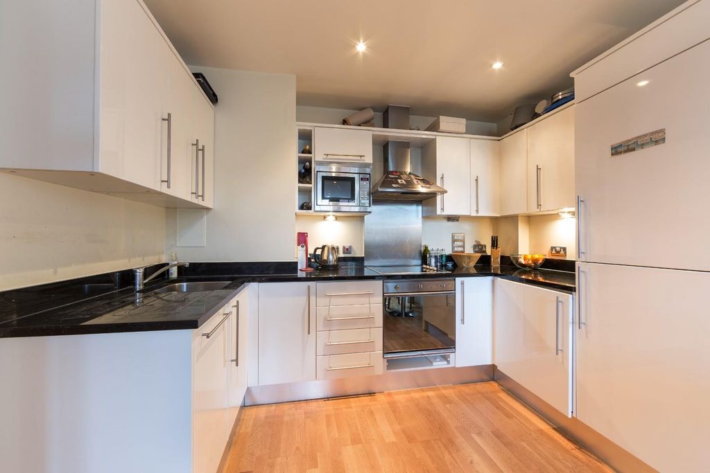 Property photo 2 of 7 Kitchen Hires.Jpg