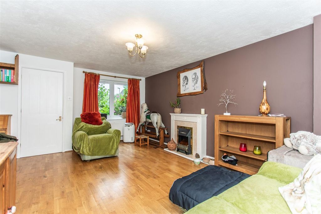 Property photo 2 of 19