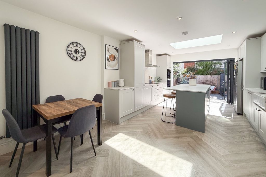 Property photo 3 of 18 5526244