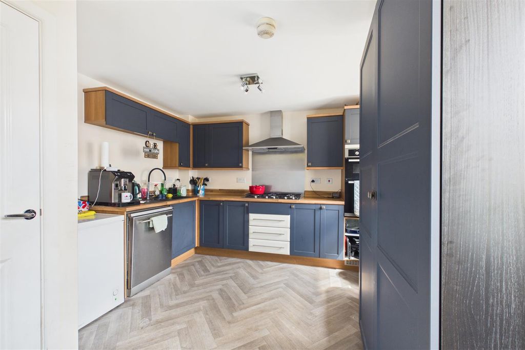 Property photo 2 of 12 Kitchen Diner