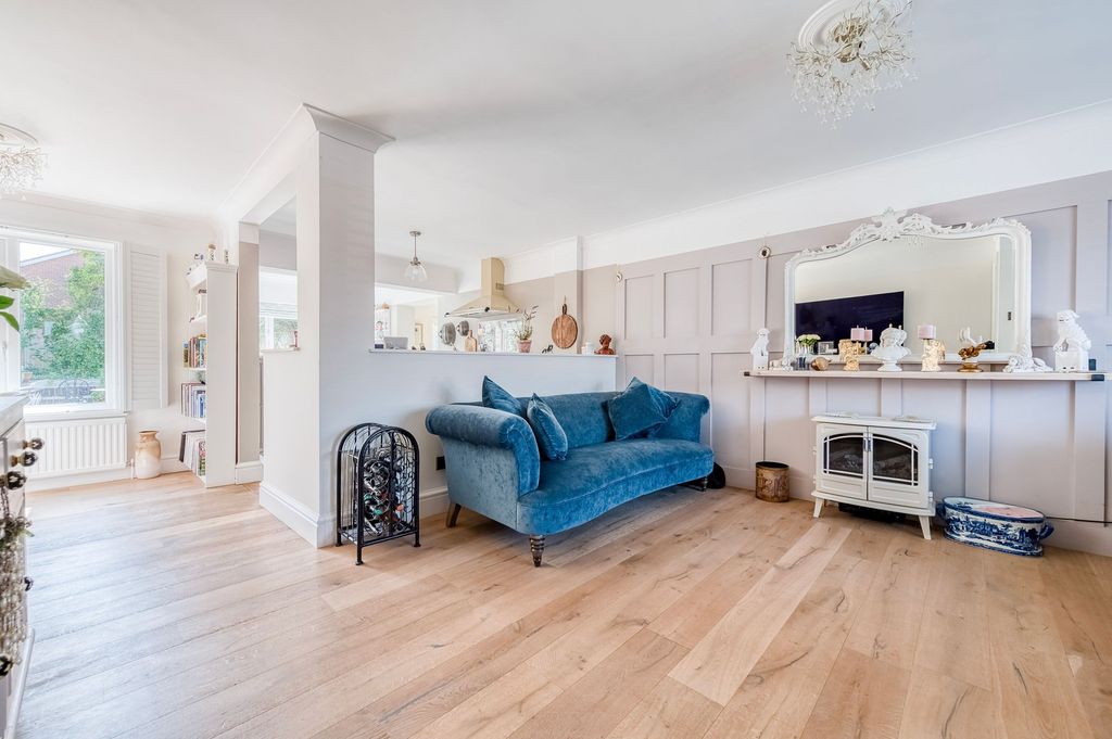 Property photo 2 of 26