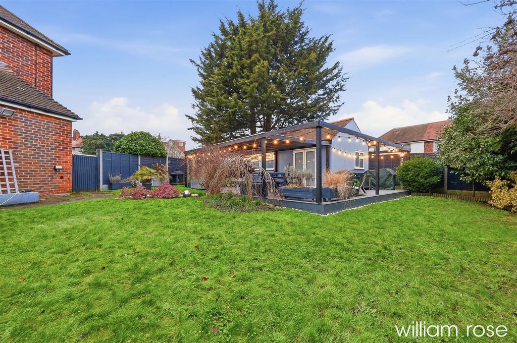 Property photo 1 of 16 Outbuilding