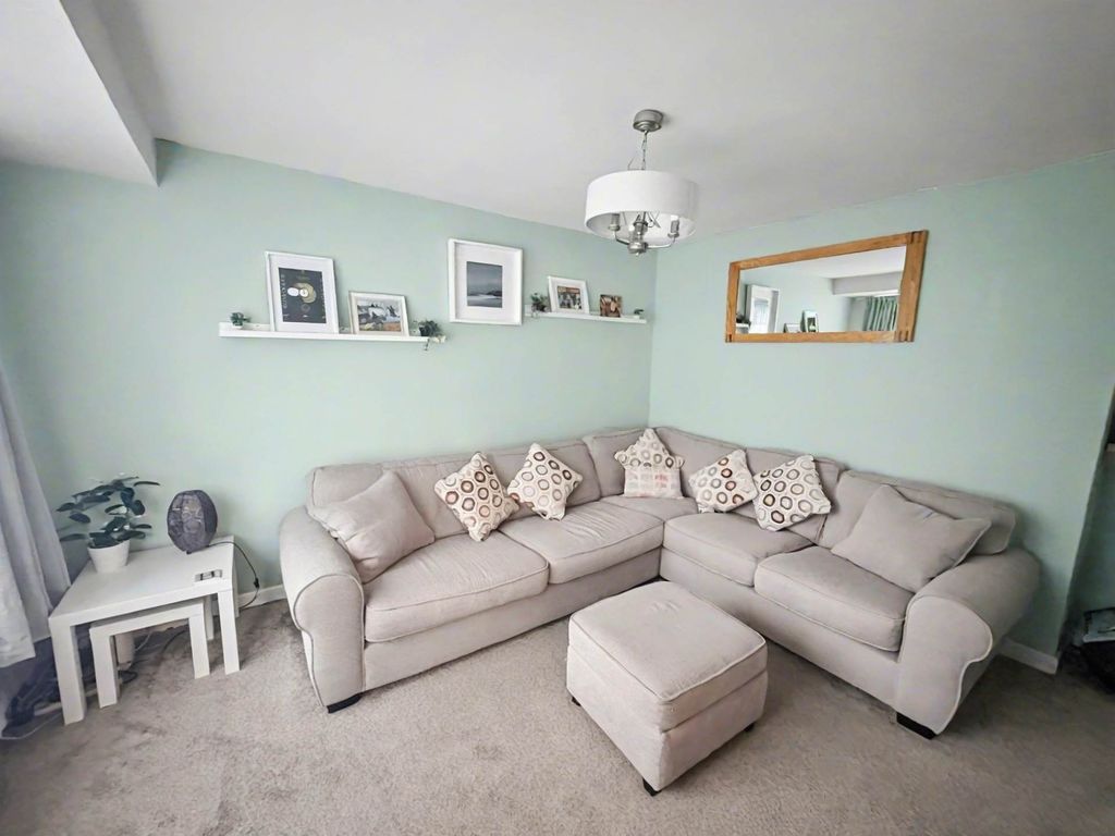 Property photo 3 of 35