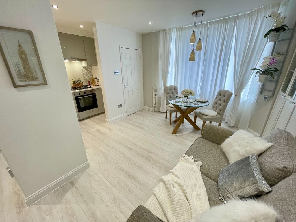 Property photo 2 of 8 5039683