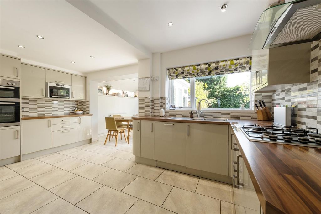 Property photo 3 of 15 472 Lode Lane, Solihull, B92 8Nx_5.Jpg