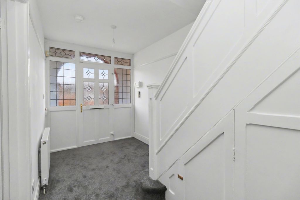 Property photo 3 of 12 Entrance Hall