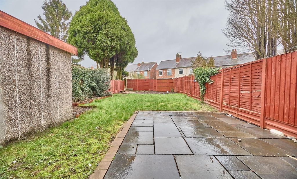 Property photo 3 of 11 Outside