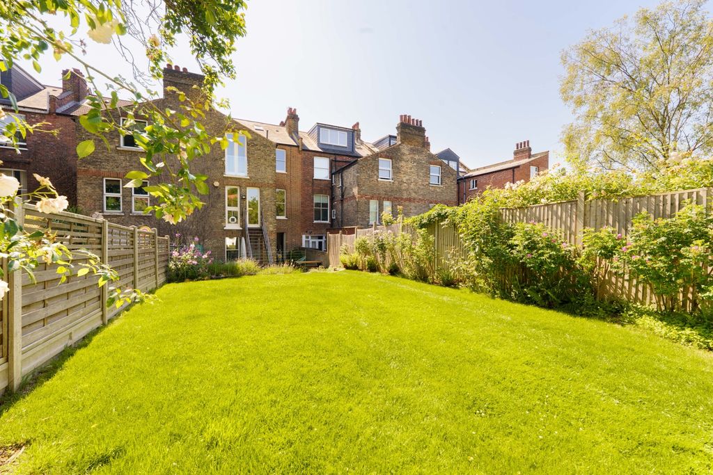 Property photo 2 of 19 Picture No. 14