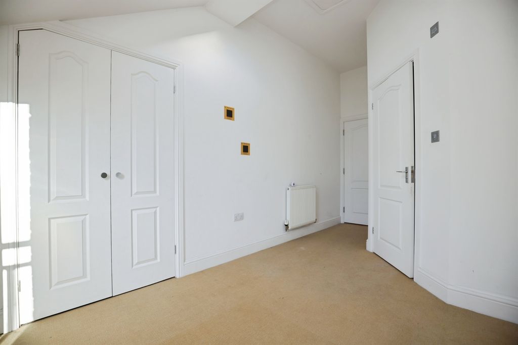Additional image 9 of 2 bed flat for saleWilhelmina Close, Leamington Spa CV32