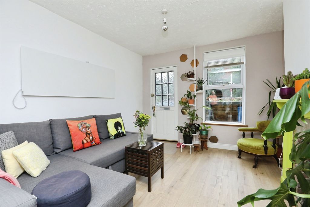 Property photo 3 of 17