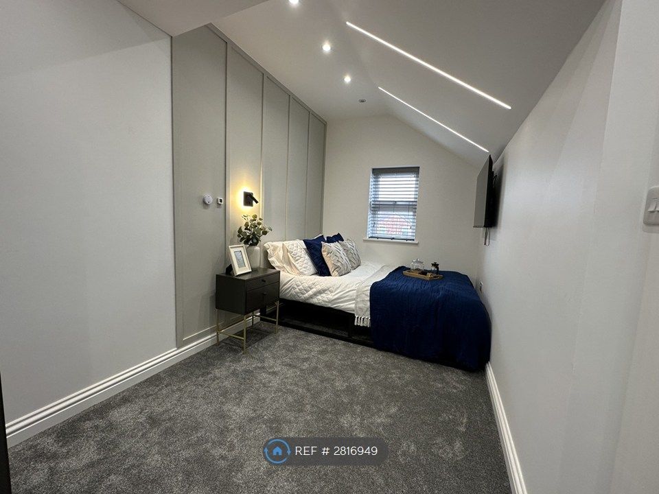 Property photo 1 of 13 Room 3