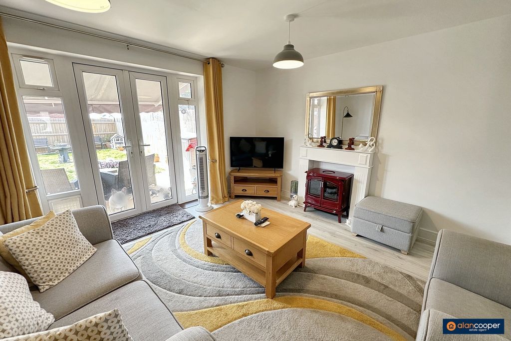 Property photo 2 of 11 4418812