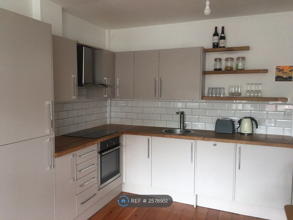 Property photo 3 of 5 Kitchen