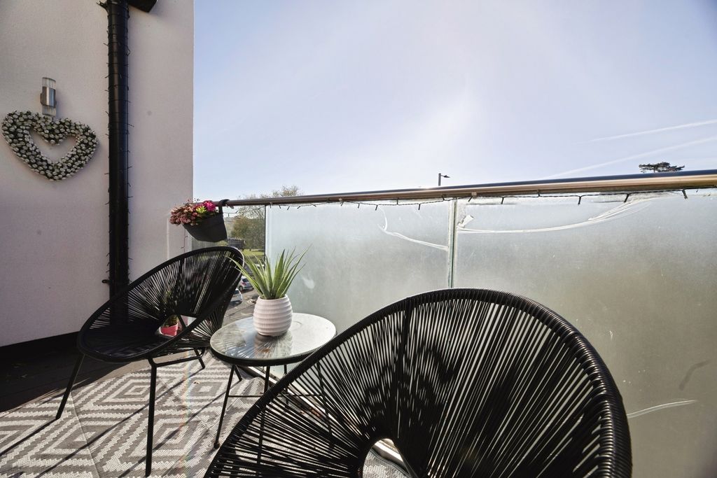Additional image 14 of 2 bed flat for saleThe Broadway, Loughton, Essex IG10