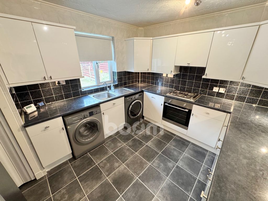 Property photo 3 of 20 Faifley Road, Clydebank Kitchen
