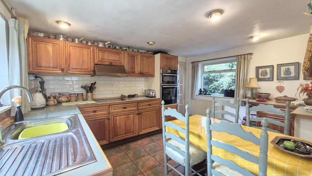 Property photo 3 of 39