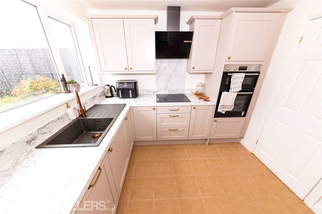 Property photo 3 of 24 Picture No. 30