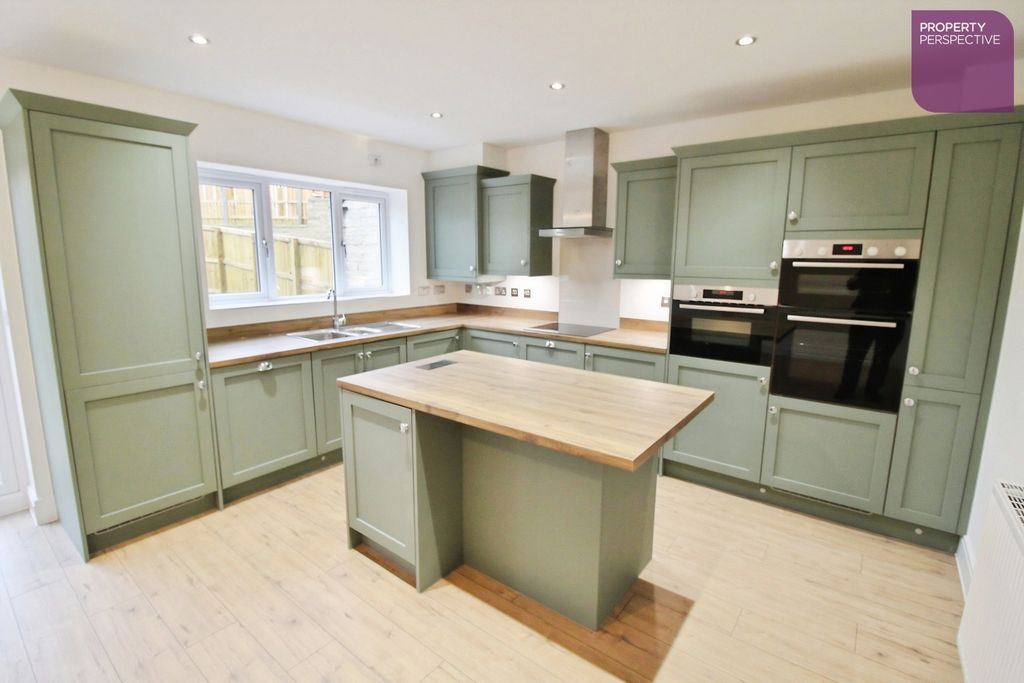 Property photo 3 of 12 Dining Kitchen