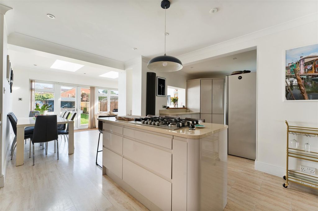 Property photo 2 of 18