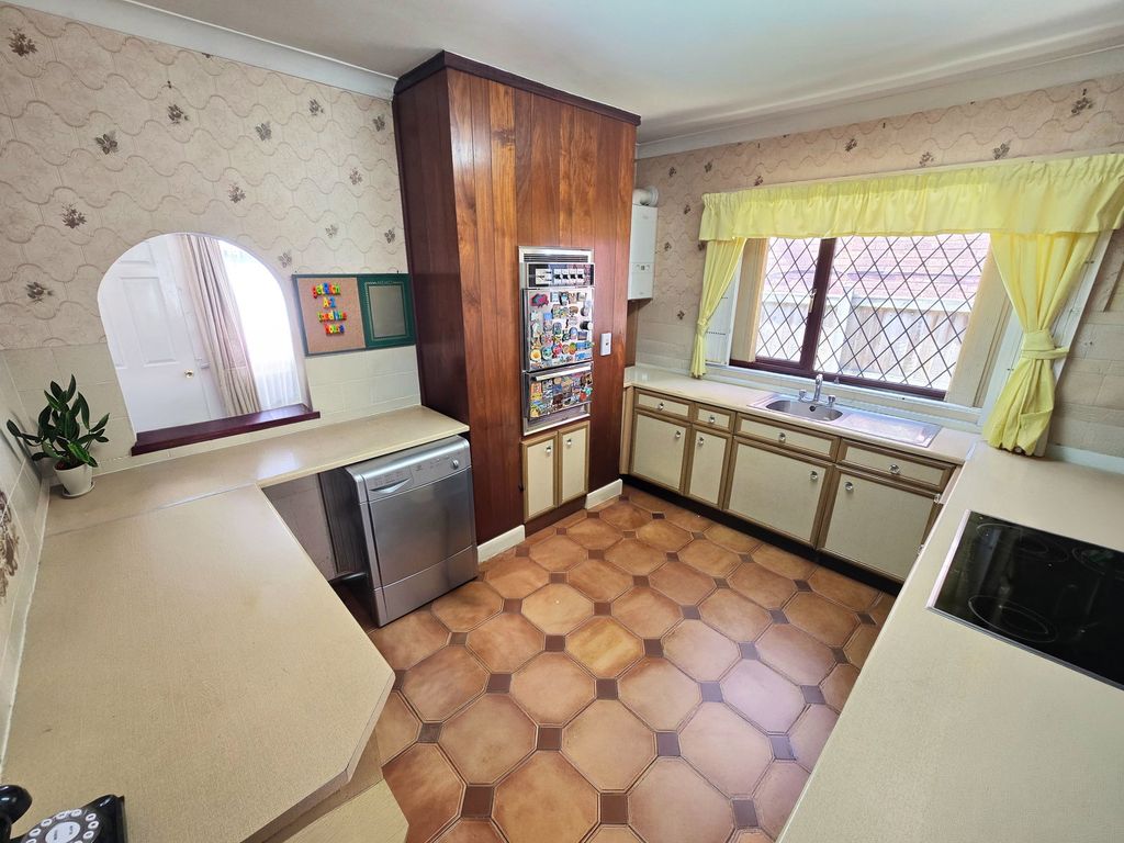 Property photo 2 of 20