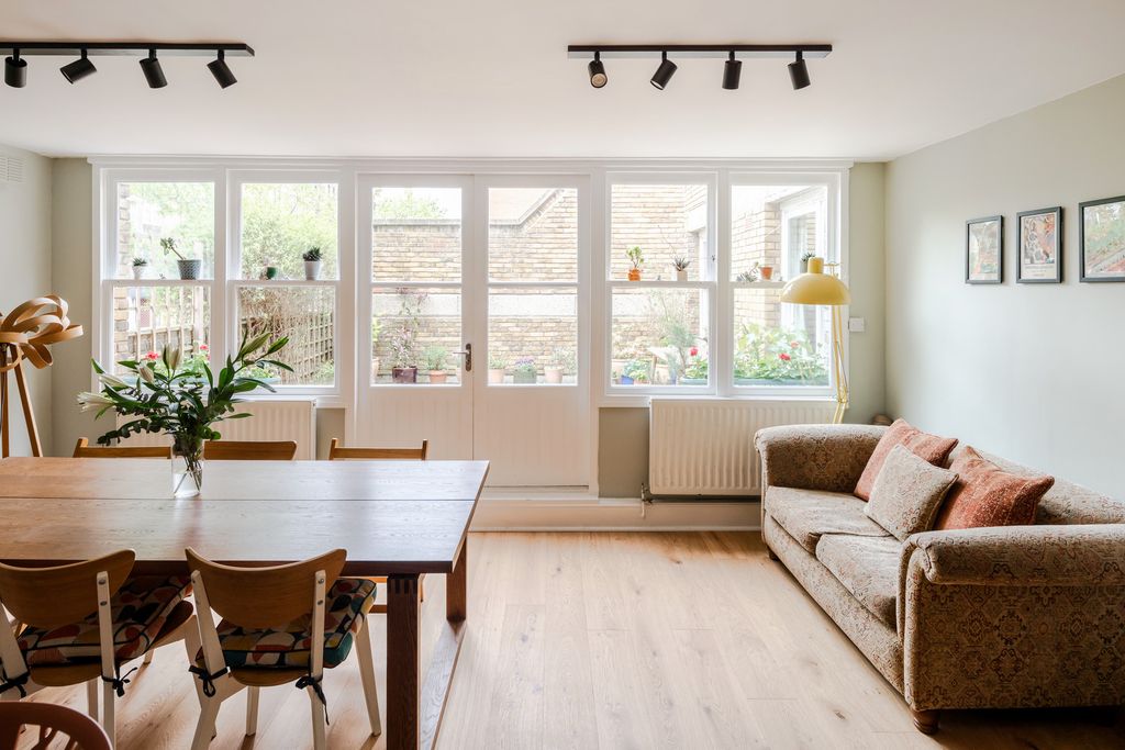 Property photo 3 of 31 339198 - 8 Ireton House-16.Jpeg