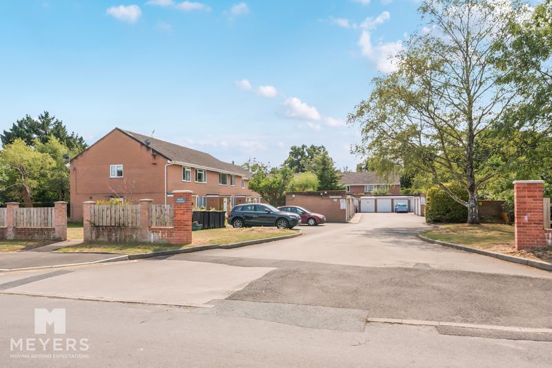 Property photo 3 of 18 Priory Gardens