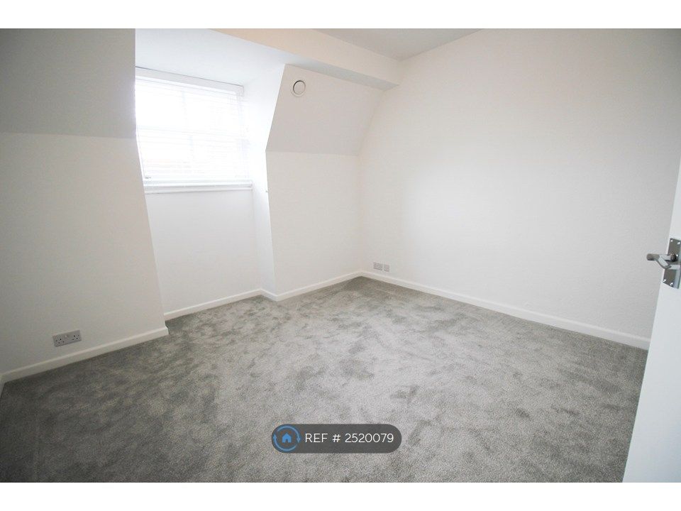Property photo 3 of 18 Bedroom