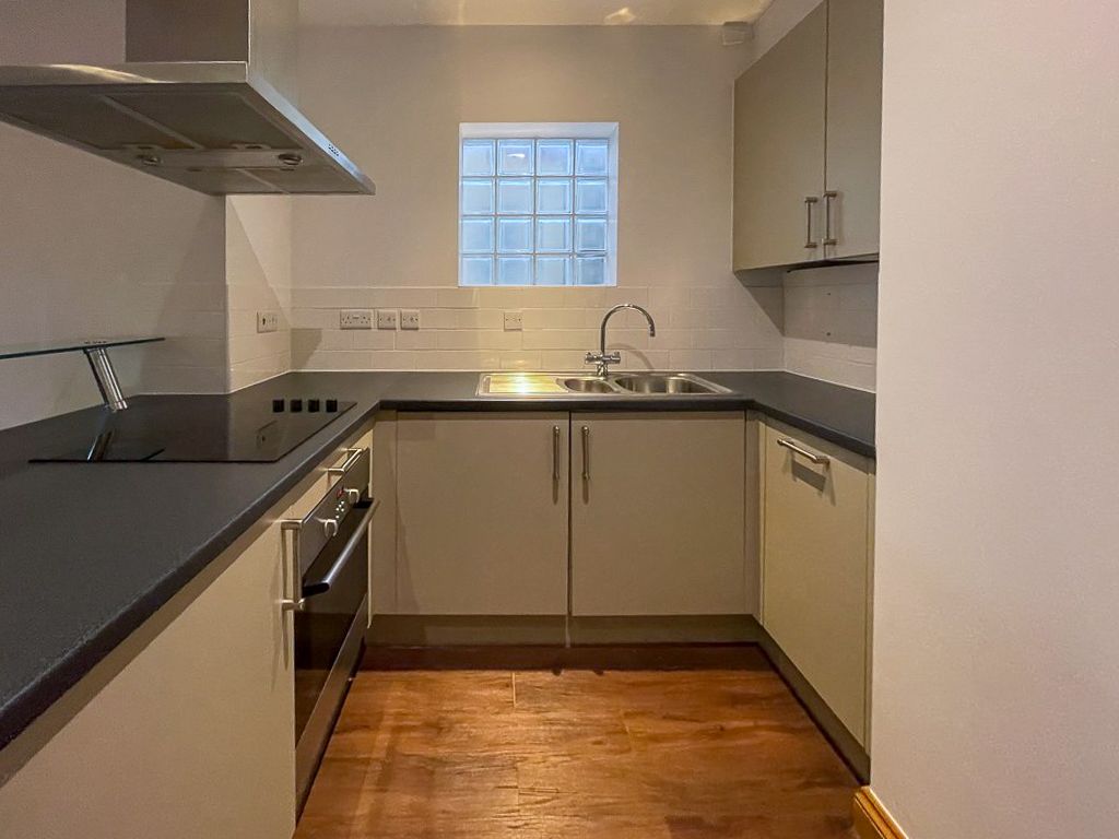 Property photo 2 of 10 Kitchen
