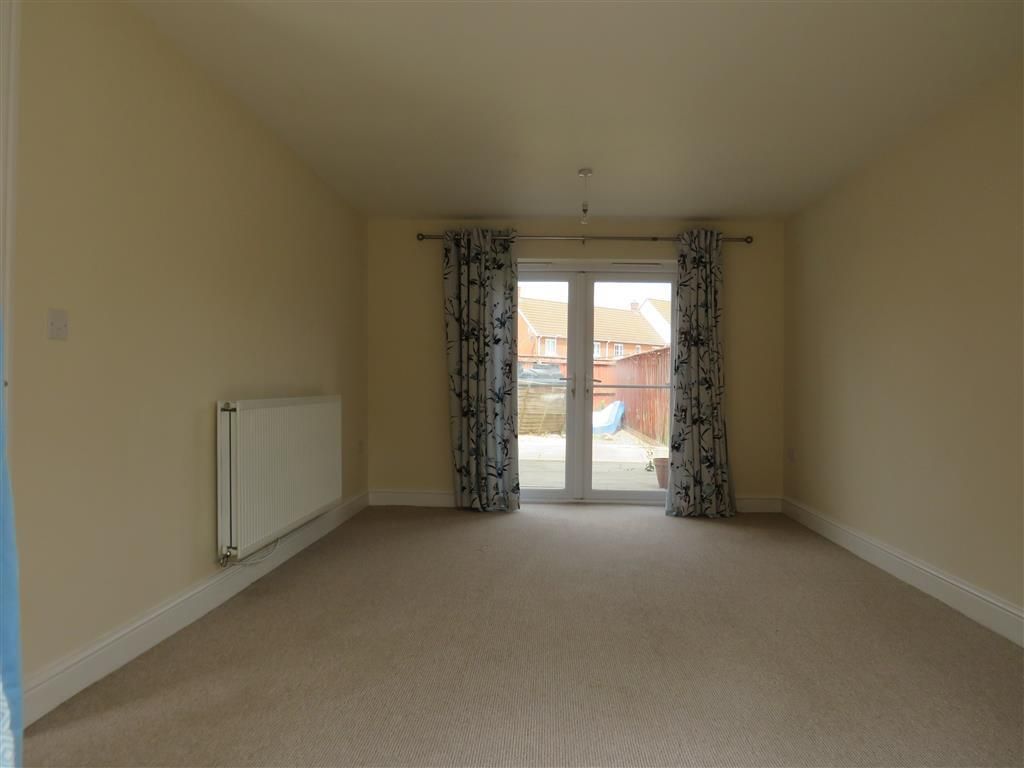 Property photo 3 of 7 Living Room