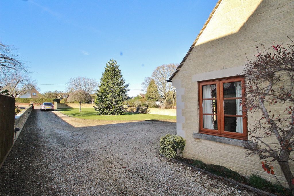 Property photo 3 of 23