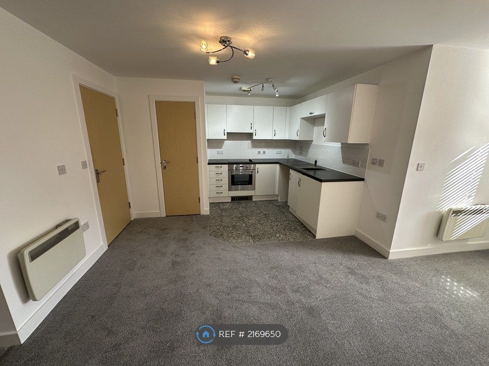 Property photo 3 of 10 Kitchen/Lounge
