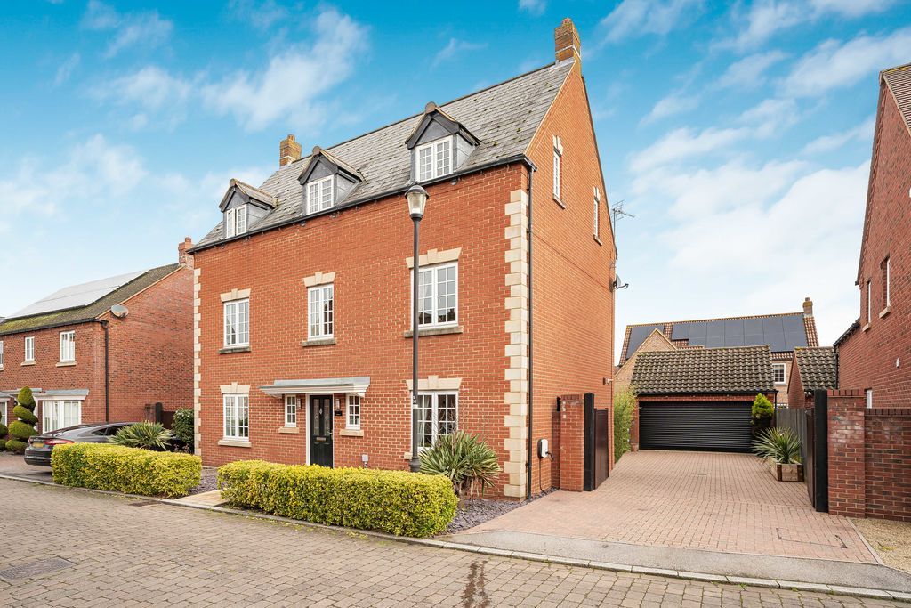 Property photo 1 of 18 Photo 18