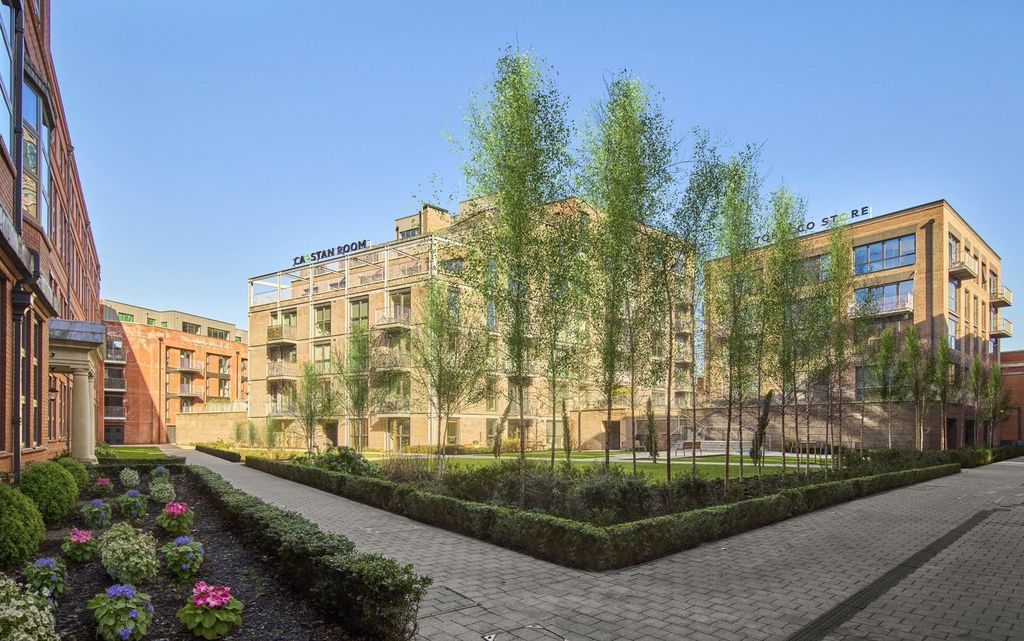 Property photo 2 of 17 Courtyard